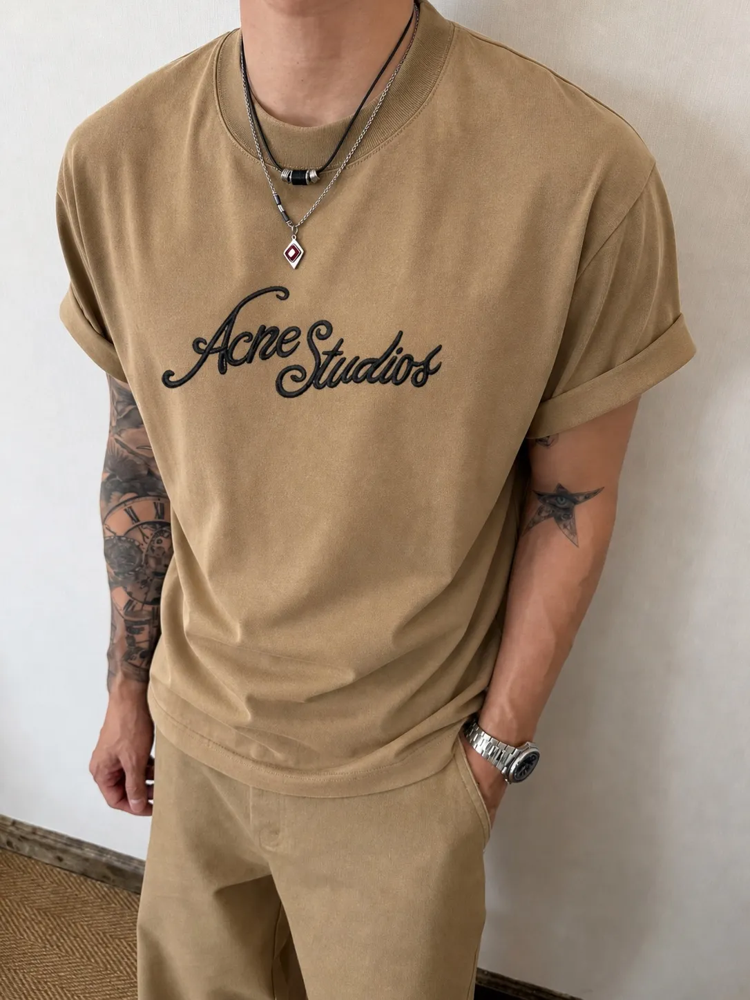 Acne*Studios*2026Ss exclusive letter logo 10,000-needle three-dimensional embroidery, couple Hot Sale g high-count T-shirt "different currency fabric" short-sleeved tee negative ion upper body is very comfortable, men and women Same Style half-sleeve, dropped shoulders loose version Color: Black White Coffee Brown Size: S (90-130 pounds) M (125-150 pounds) L (135-165 pounds) XL (160-190 pounds) XXL (185 pounds)
